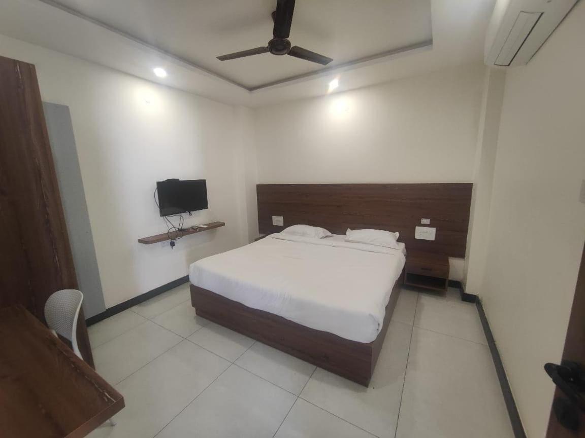 Super Townhouse Shivamogga Formerly Karthik Bhavan Экстерьер фото